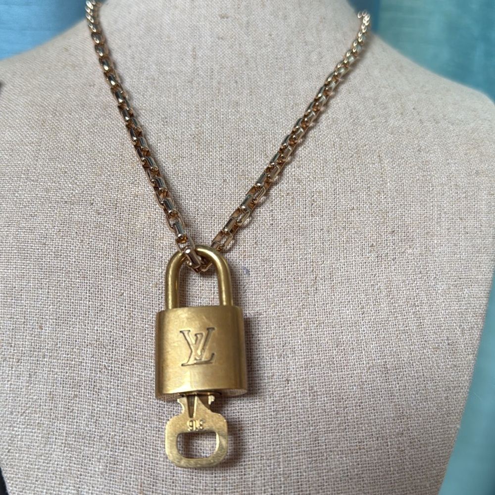 Louis Vuitton Lock & Key #316 on unbranded Chain